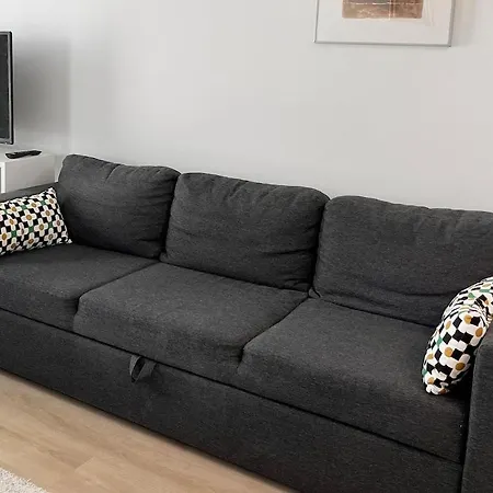 Cozy Near Center *
